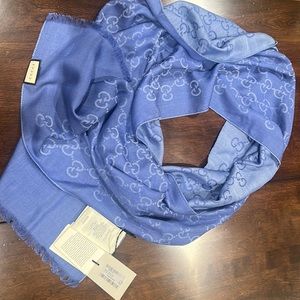 NEW Authentic blue GG Gucci Italian silk and wool scarf